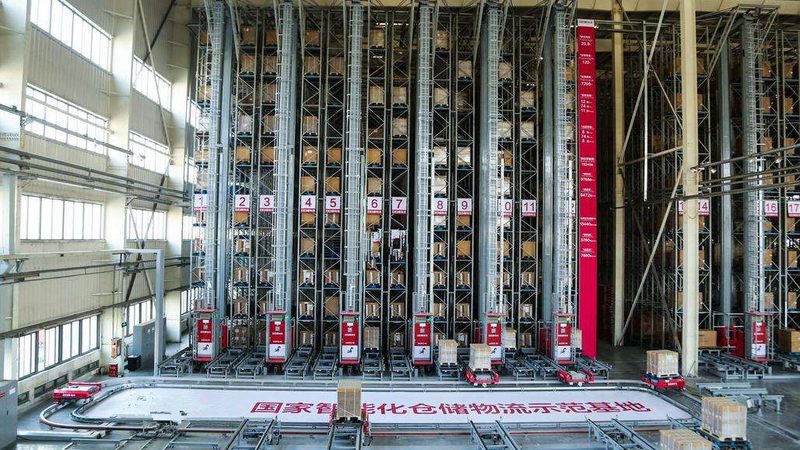 贯通式货架选型：物流中心的明智之选**